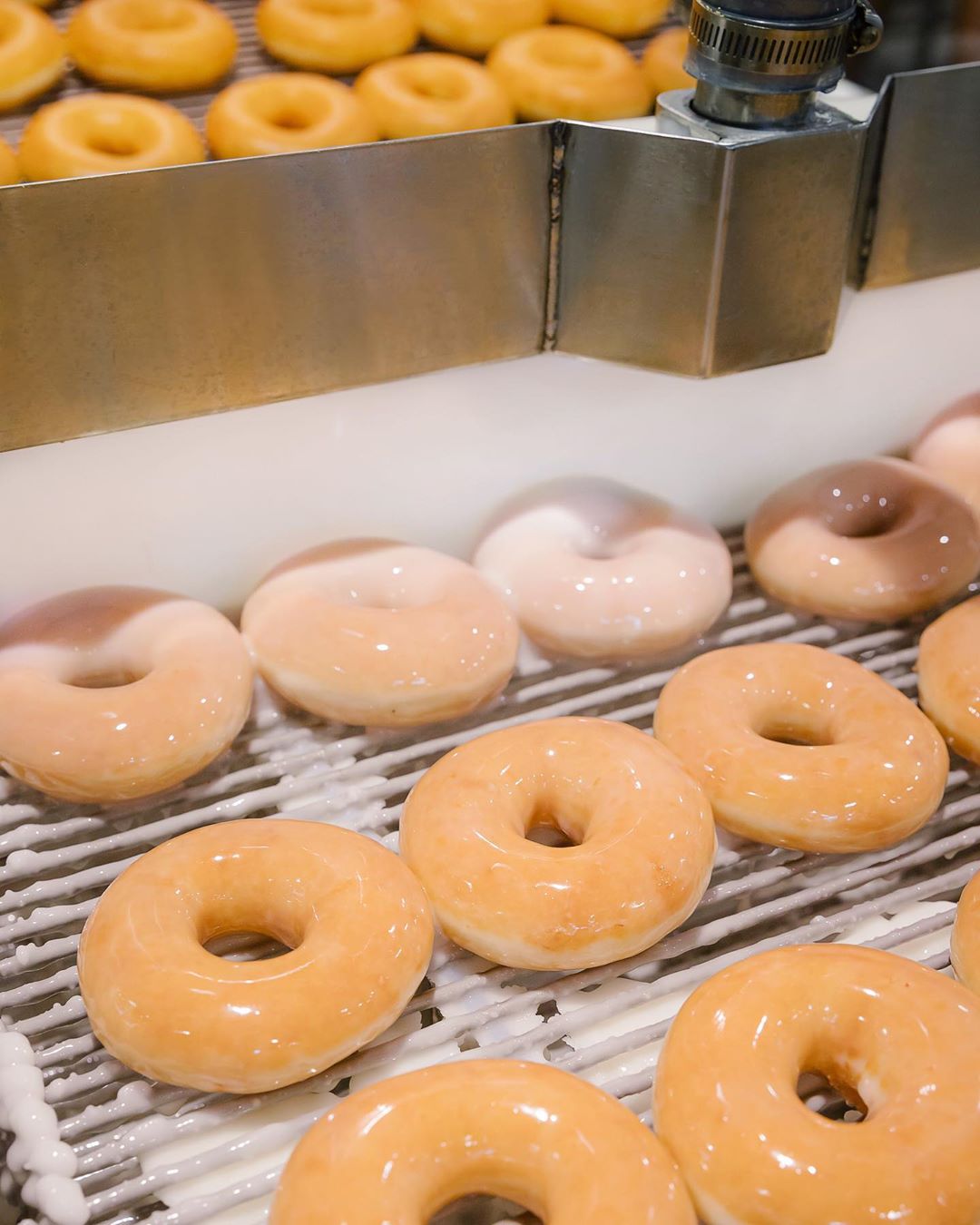 Krispy Kreme 1/30 當天，不限消費金額即可享有「原味糖霜甜甜圈」一顆
