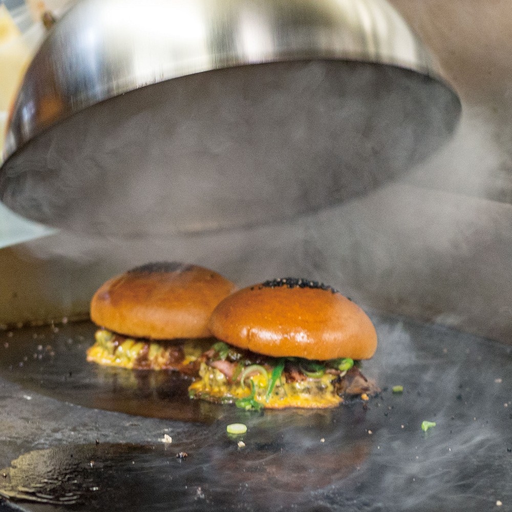 「Dragon Burger」以京都印象為概念，加入當地素材打造獨樹一格的京都風漢堡