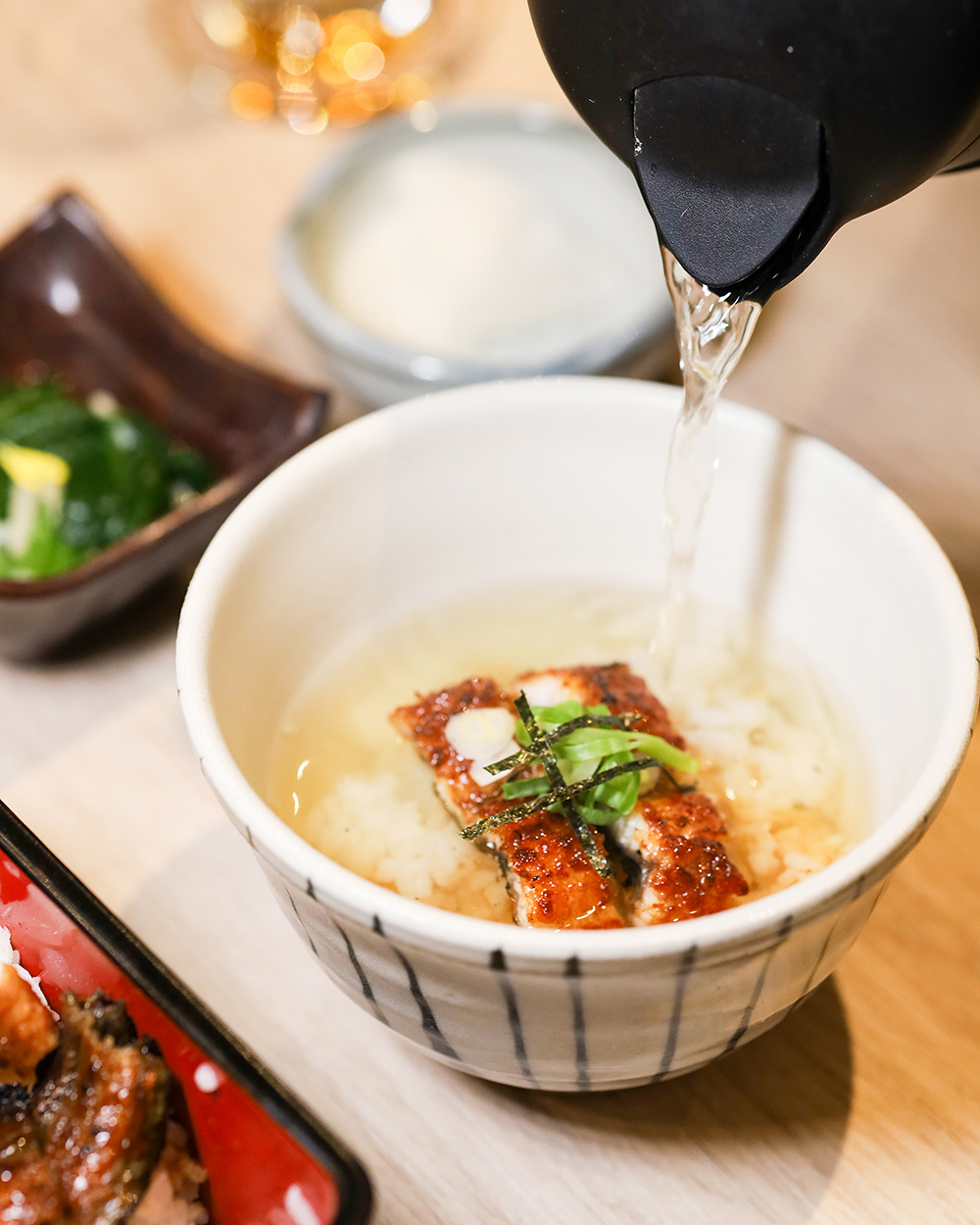 台北鰻魚飯「うなぎ 四代目菊川」經典鰻魚三吃之一：鰻魚茶泡飯