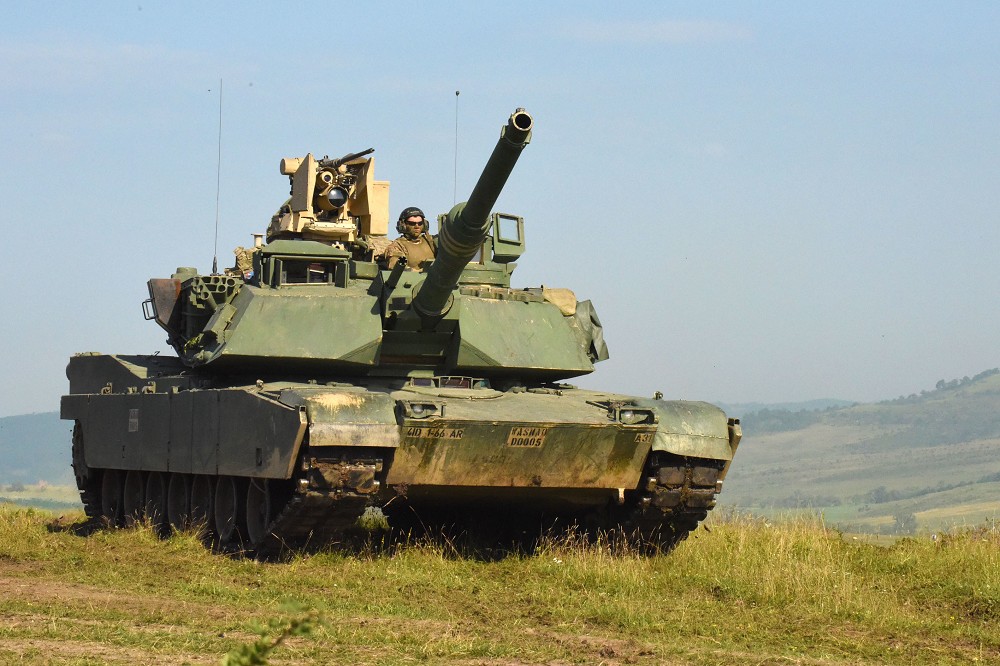 不論是M1還是豹2系列主力戰車，性能都遠優於俄製的T-72、T-80以及T-90