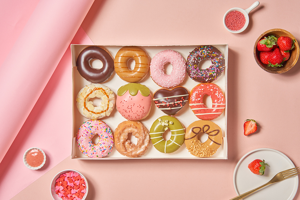 Krispy Kreme「戀戀草莓禮盒」6 入 280 元、12 入 460 元