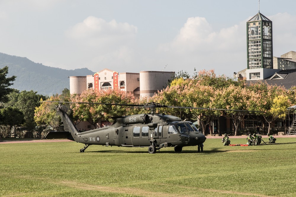 台灣引進60架UH-60M直升機