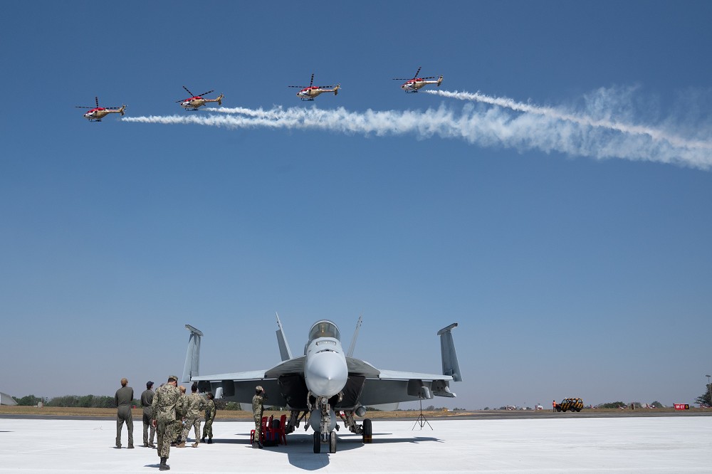 美軍F/A-18戰機在印度航展準備展示