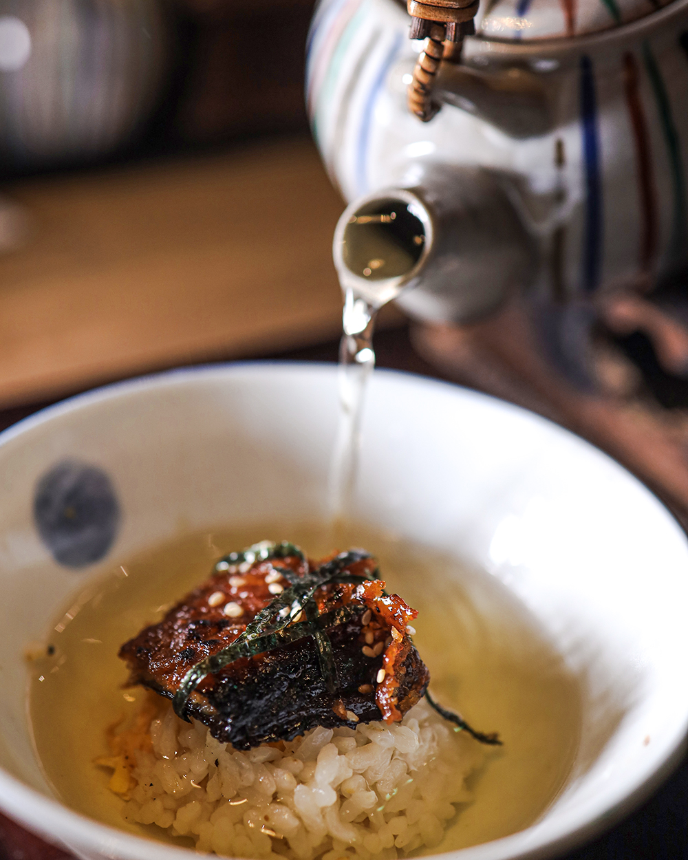 日式居酒屋「鳥丈爐端燒」套餐內容以「蒲燒鰻魚釜飯三吃」為主食