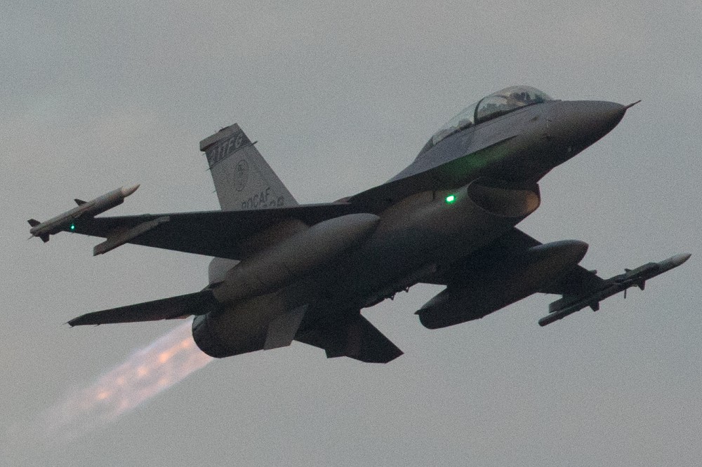 國軍F-16戰機已進行AIM-120 C7飛彈的試射。