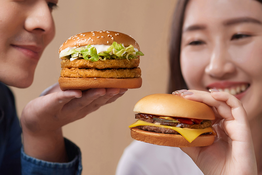 麥當勞「2023 全新菜單」2 款新口味漢堡「雙層麥香鷄、麥克雙牛堡」登場