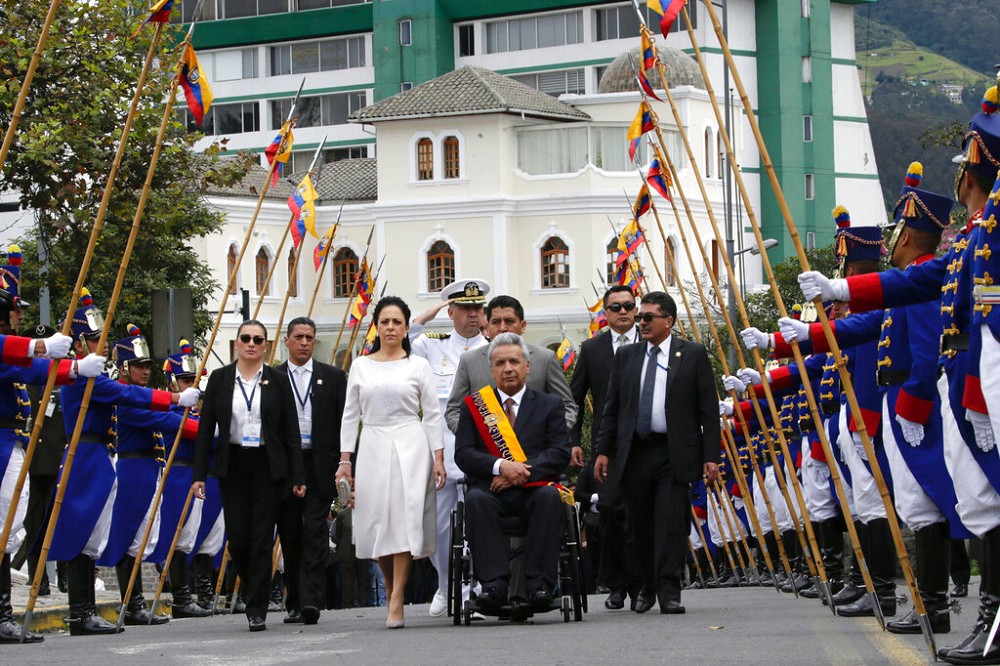 厄瓜多前總統莫雷諾（坐輪椅者）