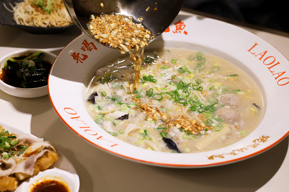台北酸菜魚「姥姥酸菜魚」推薦菜單：白湯酸菜魚／售價 818 元（大份；2-3 人份）