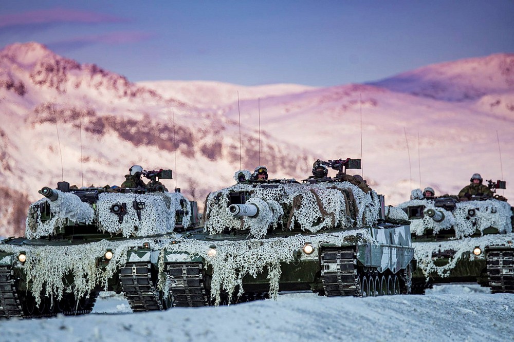 挪威豹二A4戰車進行演訓
