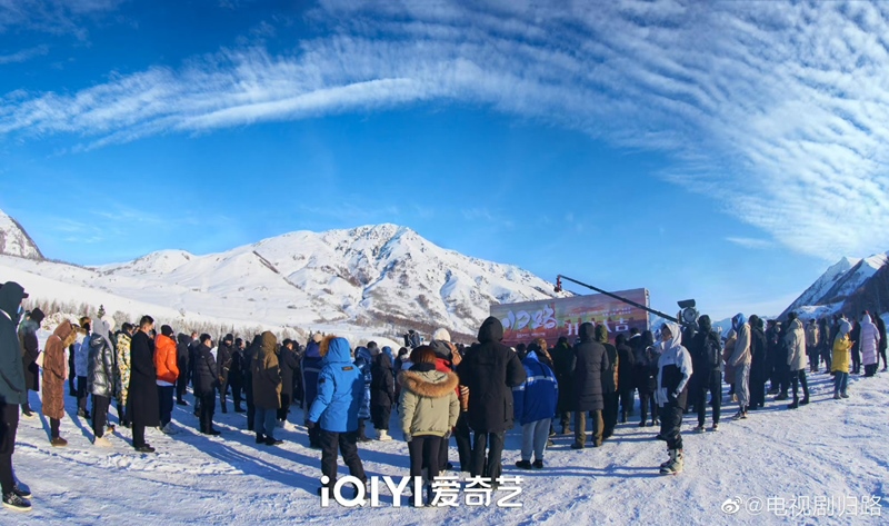 譚松韻、井柏然主演的《歸路》砸了近8.86億台幣籌拍，遠赴新疆阿勒泰禾木村的巍峨雪山拍攝。