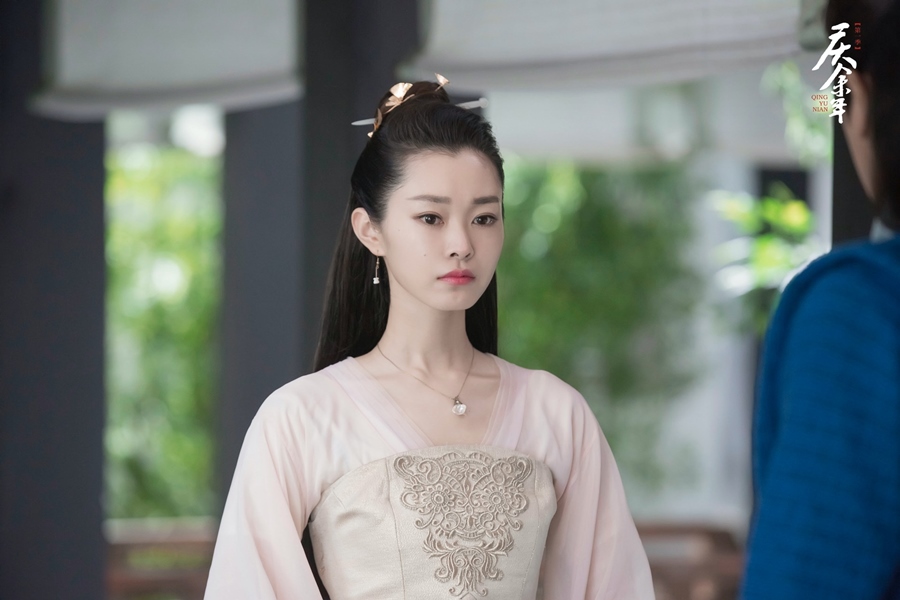 宋軼在《慶餘年》飾演張若昀的妹妹「范若若」，戲分不多但一出場就是焦點。