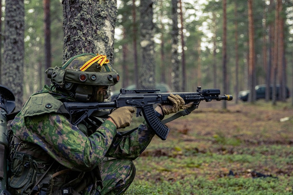 芬蘭陸軍士兵使用RK62步槍