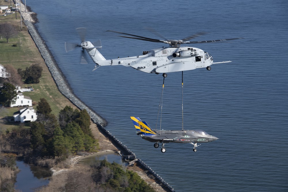 美軍進行CH-35K的吊掛運輸訓練