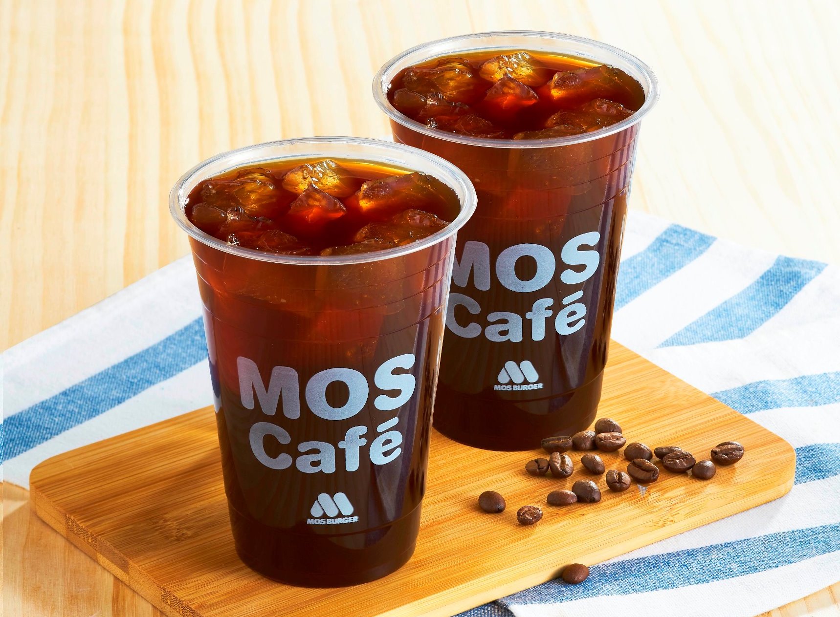 摩斯漢堡推出「寵愛媽咪 傳情小卡」憑卡片截角可至各門市免費兌換「MOS Café 中杯摩斯咖啡」乙杯