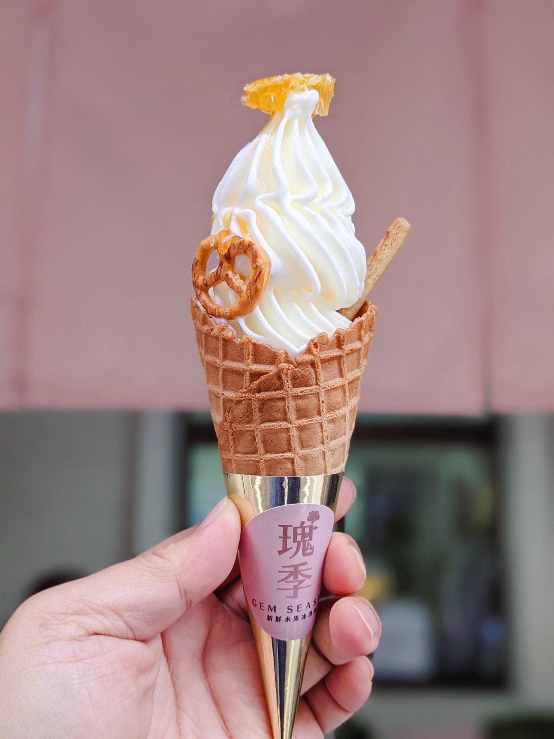 新北板橋「瑰季手作甜品​」 SOGO 台北忠孝快閃店「蜂巢霜淇淋」售價 110 元