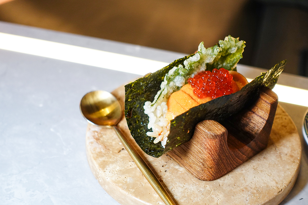 美式日本壽司吧「OSSU Handroll & Bar」推薦菜單：UNI ROLL（北海道海膽 炸紫蘇葉 魚子）