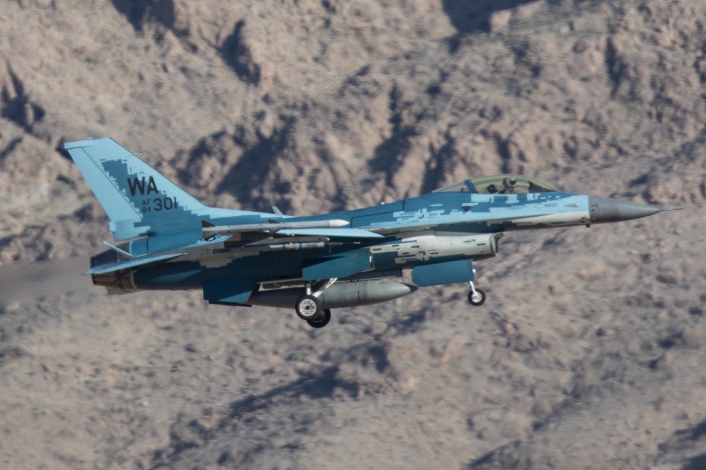 奈利斯空軍基地擔任假想敵的F-16戰機