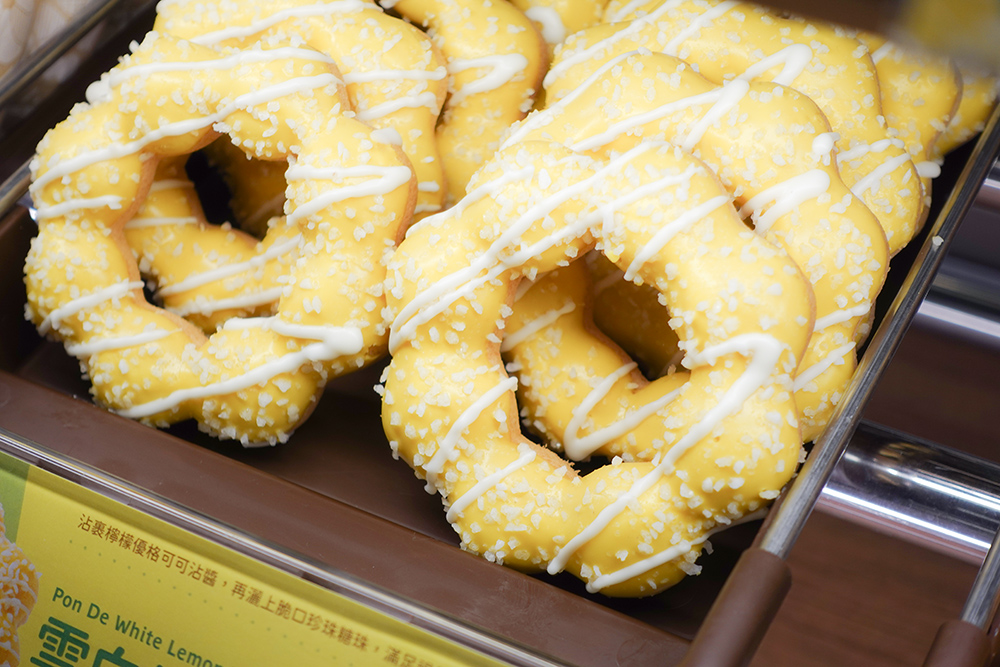 Mister Donut「雪白檸檬優格波堤」售價 48 元（6/27 起 7-11 門市 Mister Donut 專櫃 同步販售）