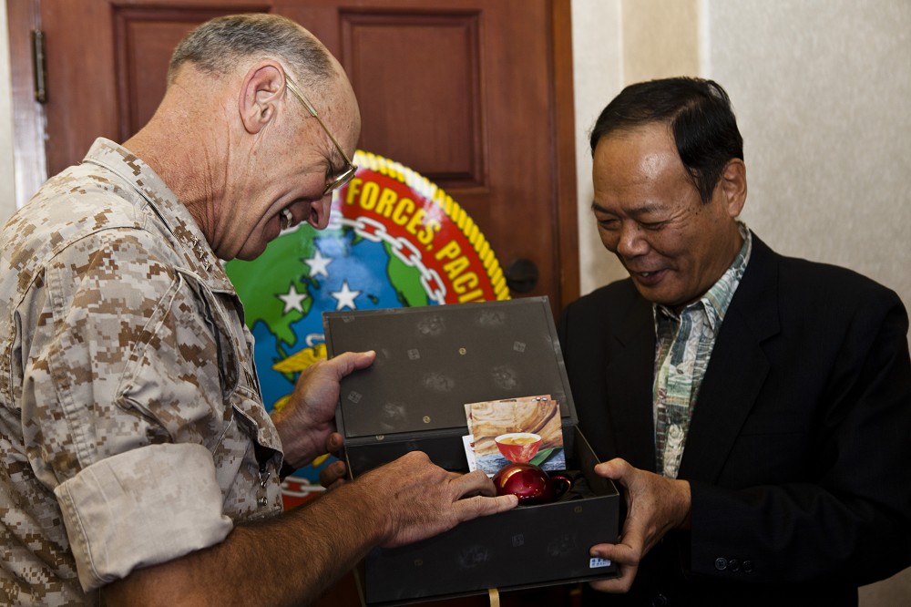 2011年海軍中將李仲威訪問夏威夷美軍陸戰隊基地
