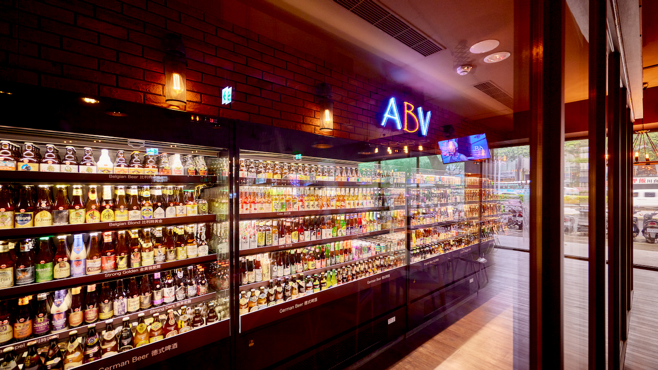 全台首創、體感 4 度的「啤酒走廊」就在「ABV 地中海餐酒館」台中概念店！