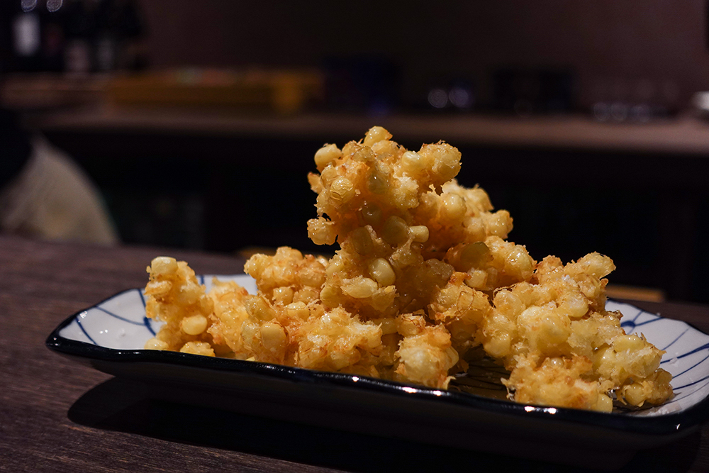 台中日本料理「爛漫小料理」推薦菜單：炸水果玉米（逸品）／售價每日公告在官方 IG