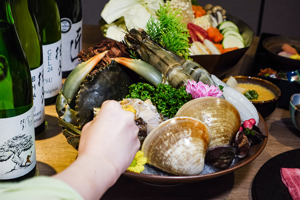 台北高檔餐廳「金月 日本鍋料理擔當」推薦套餐：雙人頂級海陸套餐／售價 2,940 元（單人）
