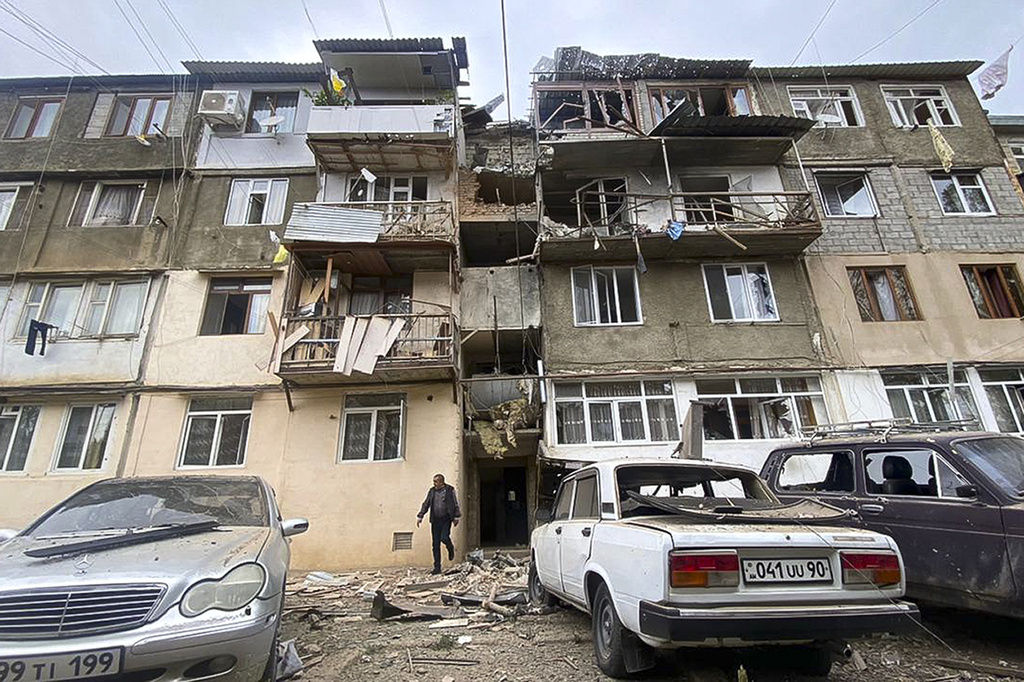 納卡區被砲擊摧毀的民宅