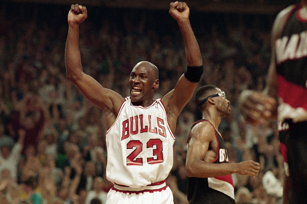 1992年喬丹帶領芝加哥公牛隊奪下NBA總冠軍