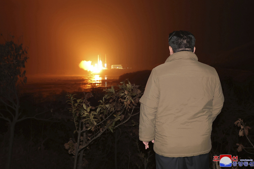 金正恩觀看火箭發射