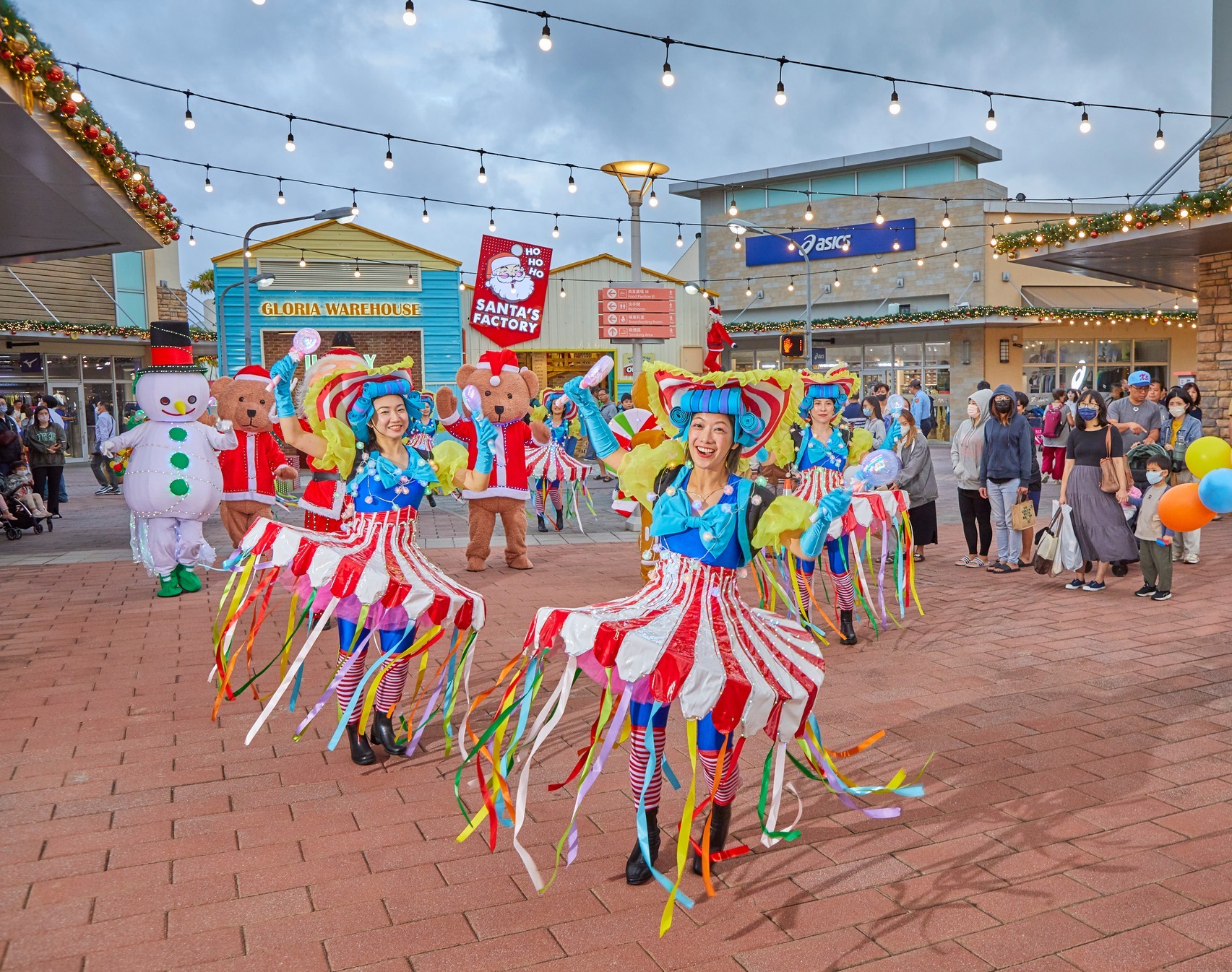 華泰名品城「聖誕節活動」於整個 12 月當中，每週六也將會舉辦「聖誕嘉年華大遊行」活動
