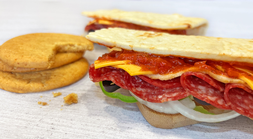 SUBWAY 於即日起推出期間限定新品，包含 「濃都系披薩堡Przza Melt sub」與大人口味的「麻辣餅乾」 兩款
