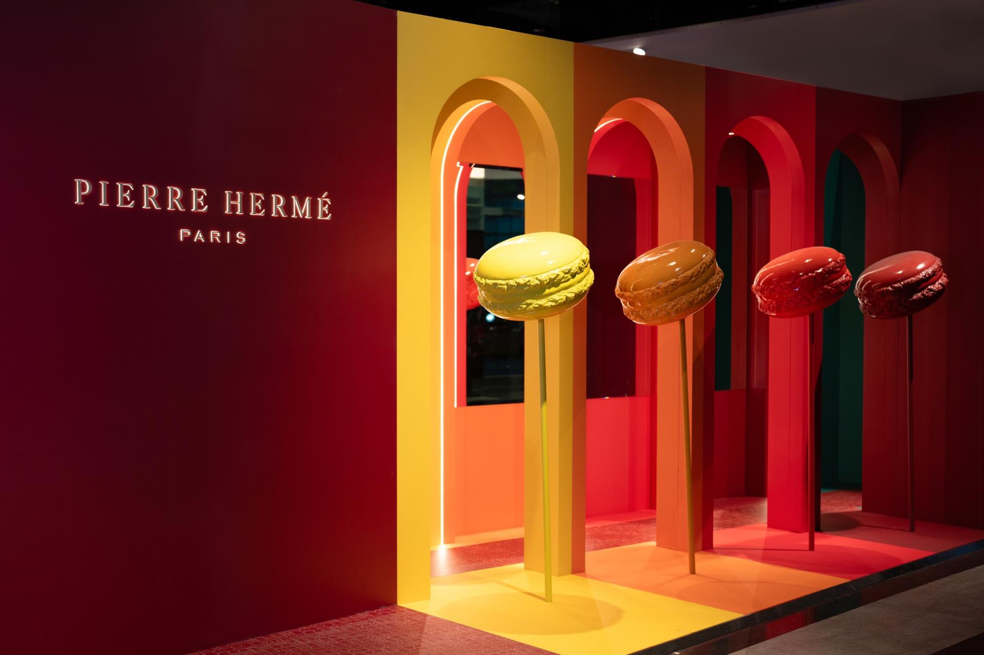 風靡全球的知名法國甜點品牌「PIERRE HERMÉ」再度來台灣快閃了！這次選在新光三越台中中港店 1 樓