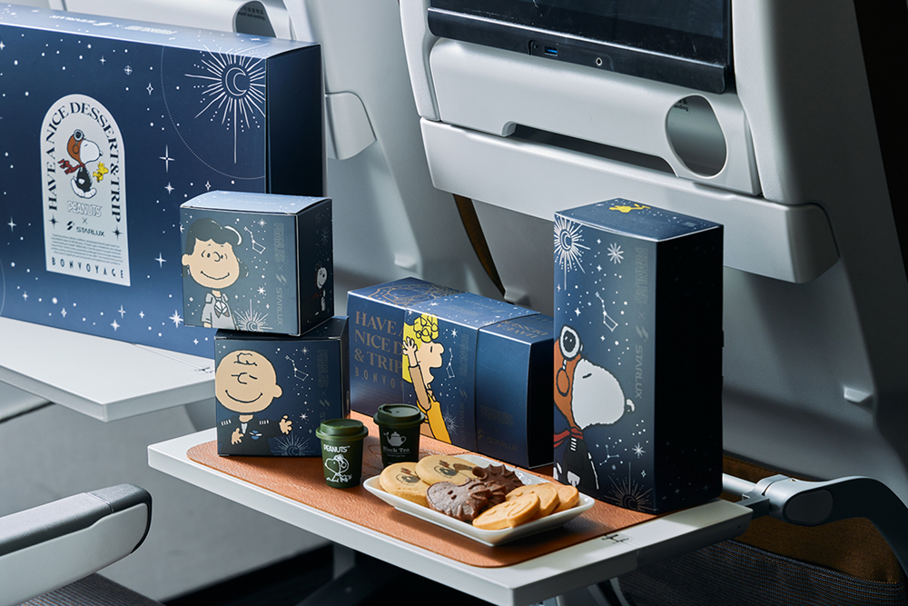 星宇航空攜手 SNOOPY 推出全新聯名商品「SNOOPY X STARLUX 浩瀚遨遊午茶享受禮盒」
