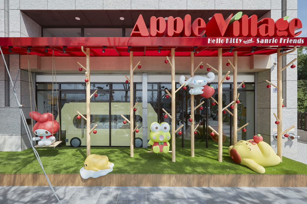 坐落於風景如畫的苗栗縣頭份市內的「Hello Kitty 蘋果村親子餐廳」店內處處可以看到三麗鷗人氣角色的蹤跡