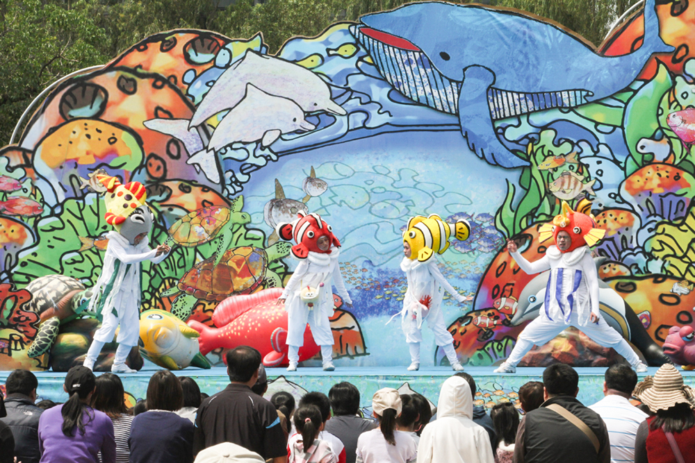 台灣港務公司將邀請紙風車劇團演出《巫頂環遊世界》，帶來深受大人小孩喜愛的劇目，形塑出從基隆港出發環遊世界的場景