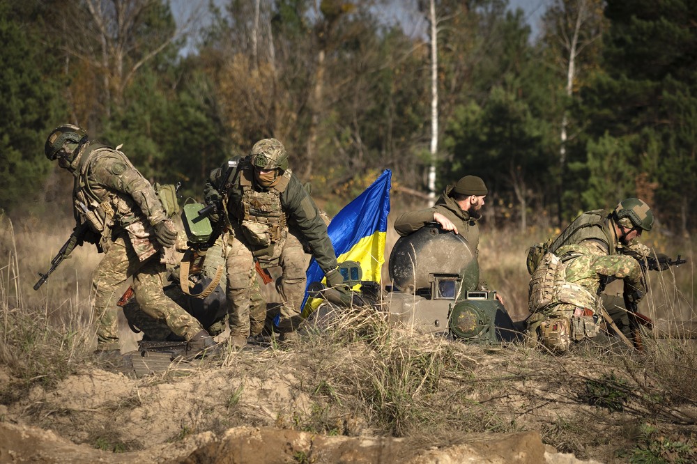 烏軍單位正在後方實施戰訓
