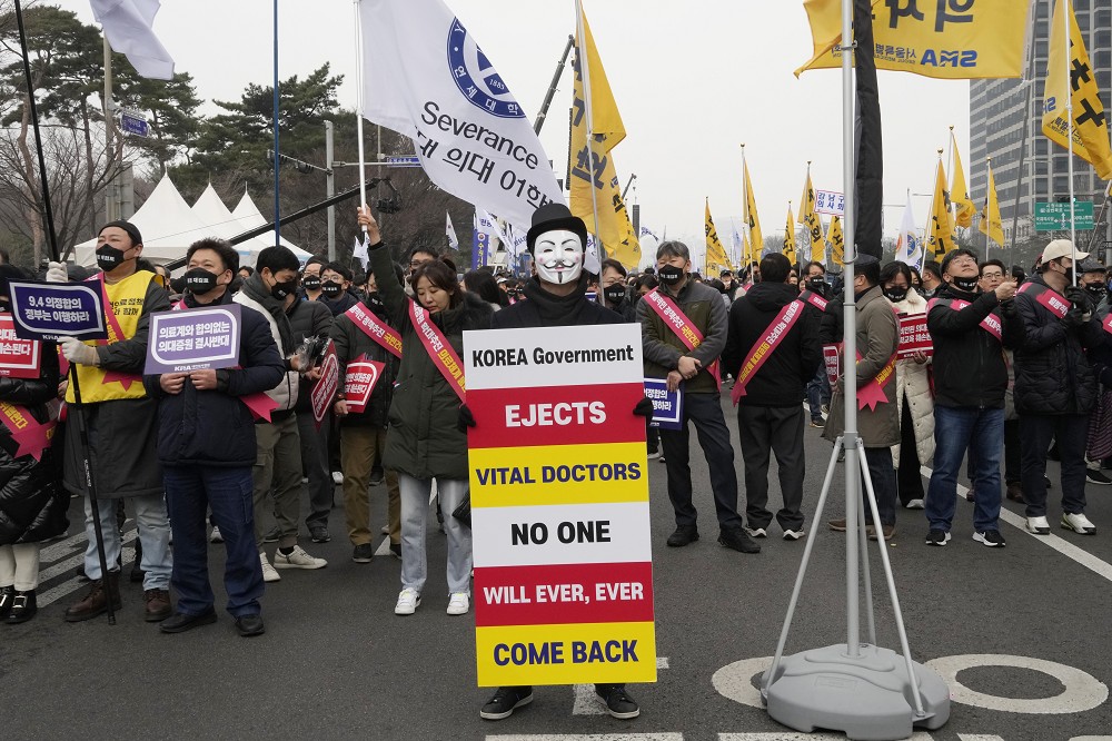 醫師3日在首爾集會抗議