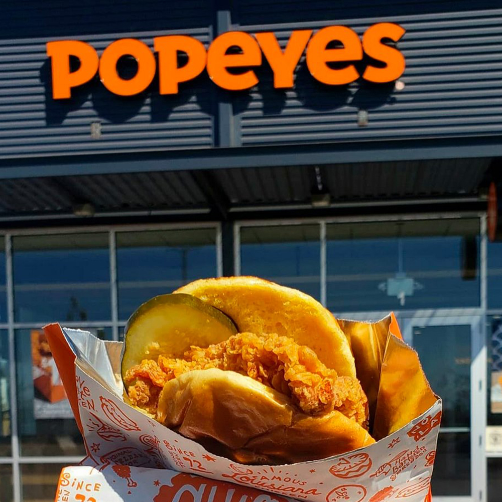 「POPEYES 炸雞」品牌成立於 1972 年， 目前已經在全球 30 多個國家和地區開設了超過 3900 家餐廳