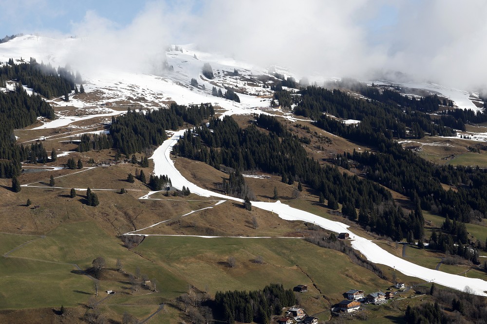 奧地利著名滑雪勝地薩爾巴赫在本月已幾乎無雪可滑。