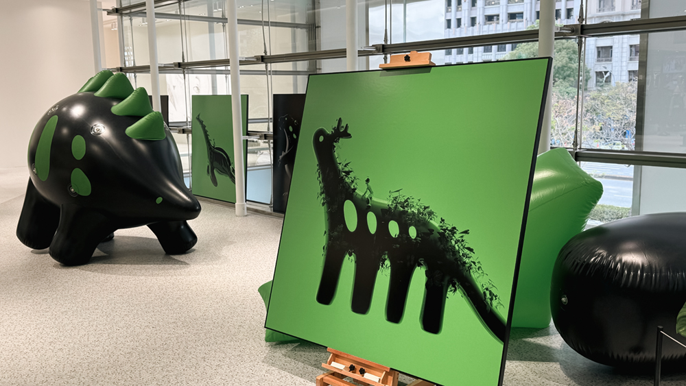 位在 2F 綠光景，由跨域藝術家陳普所創作的「Monster Studio 怪獸力晝室」也於即日起登場