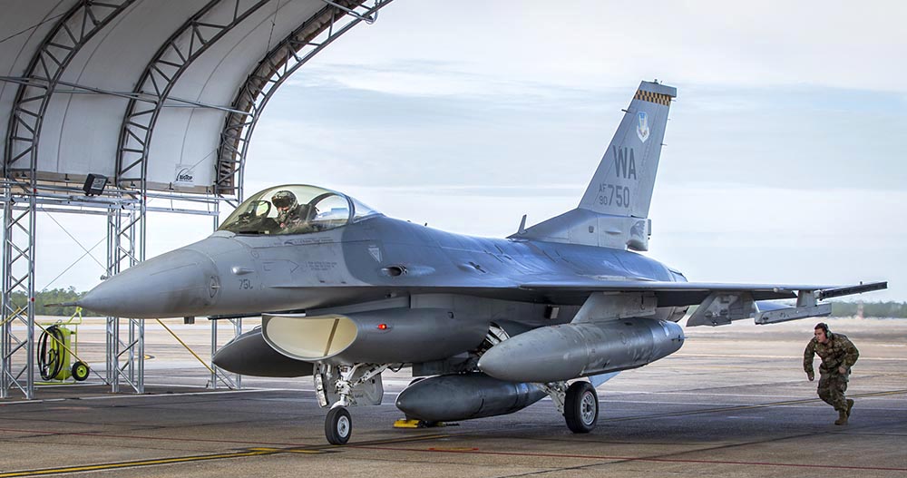 圖 美軍「毒液計劃」測試AI自主飛行3架F-16