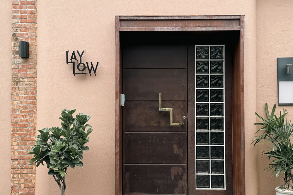 位於台中市西區美術園道一角的一棟老宅，台中全新地標「Lay Low」於即日起正式登場