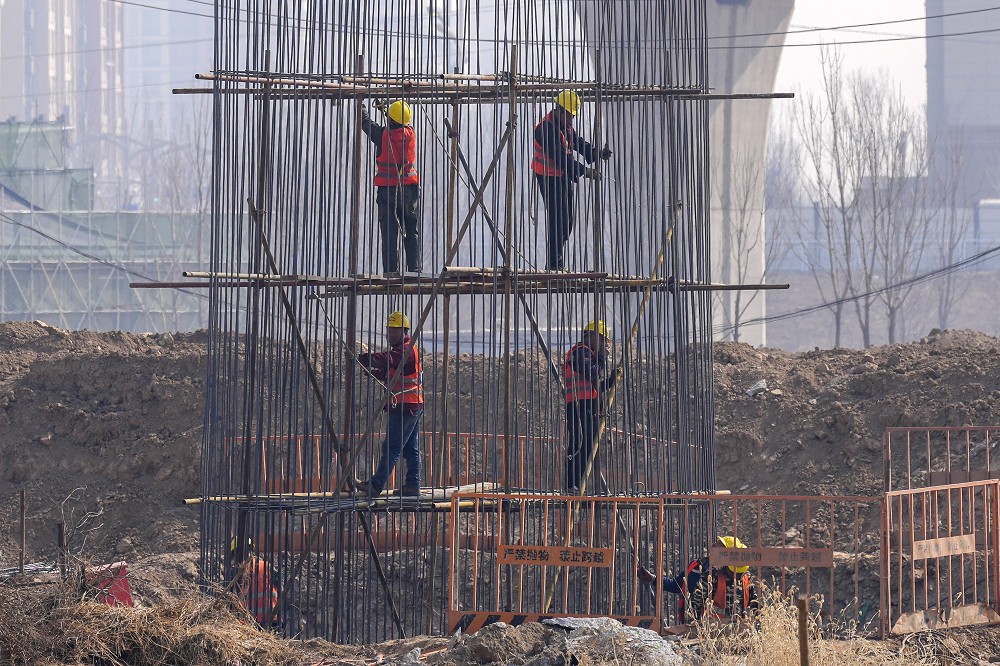 中國房市不振，拖累營建業及相關產業。