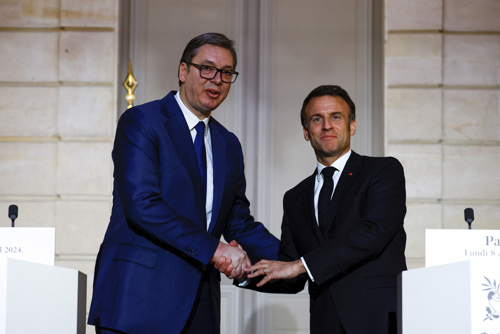 塞爾維亞總統武契奇（左）和法國總統馬克宏（右）