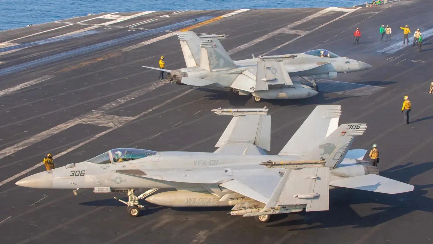 隨「艾森豪號」（CVN 69）航艦部署於紅海區域的F/A-18E