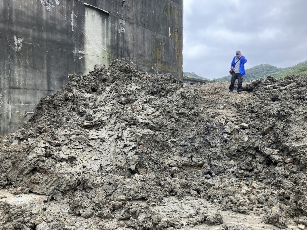 台肥基隆廠廢土變沃土「僅約市價1/180」？　議員亮單據質疑廠商與土方作假帳