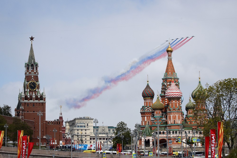 俄軍Su-25戰機編隊飛越紅場上空